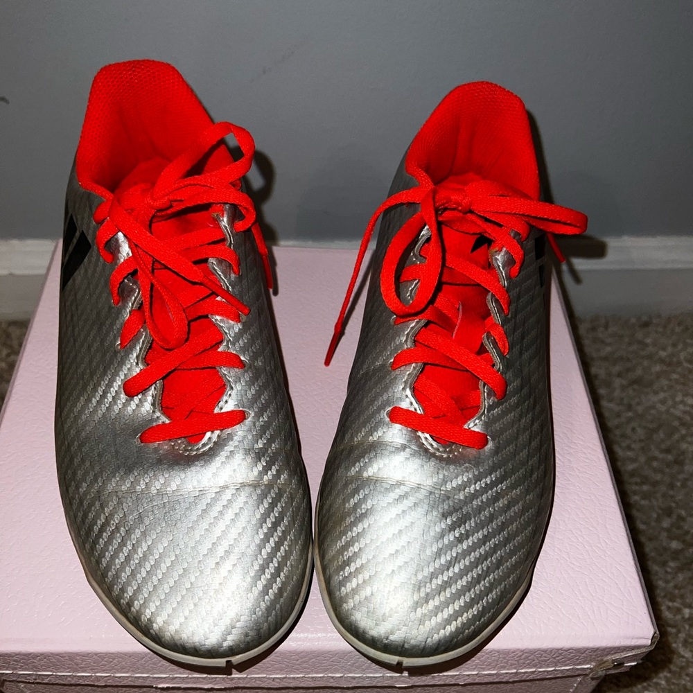 Adidas non-marking silver sneaker